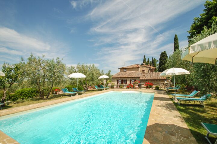La Cantina Weingut Toskana Ferienwohnungen mit Pool und Chianti Panorama bei Siena Poolliegebereich