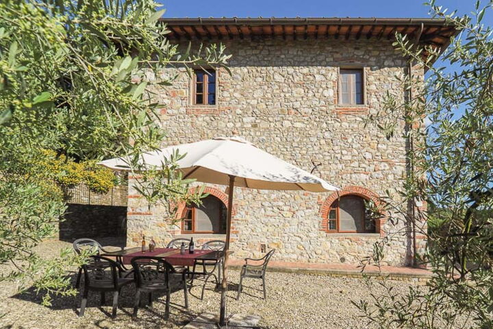 Toskana Agriturismo Weingut Casale Giglio im Chianti mit Panoramapool Ferienwohnung Gelsi Garten