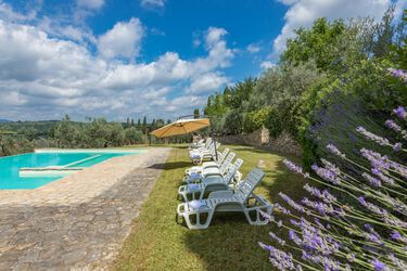 Agriturismo Casale Giglio Chianti Weingut mit Ferienwohnungen und Pool