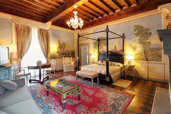 Luxuriöse Suite Ciampolini im Toskana Hotel Villa Reggia bei Florenz