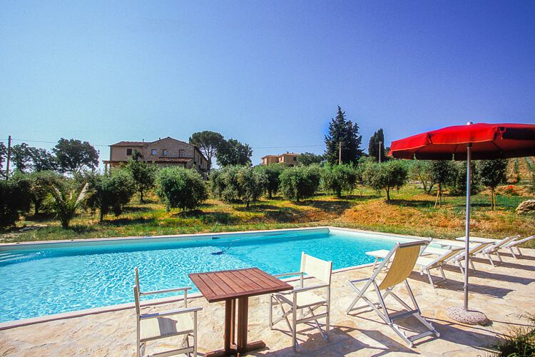 Toskana Ferienwohnung Tinta Agriturismo Fattoria Montescudaio am Meer mit Pool, Familien-Urlaub
