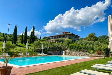 Toskana Agriturismo Ferienwohnungen mit Pool und Panoramablick bei Volterra Poolbereich 3