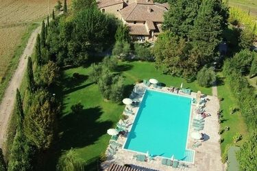 La Campagna Agriturismo Ferienwohnungen mit Pool San Gimignano und Siena Luftaufnahme 2