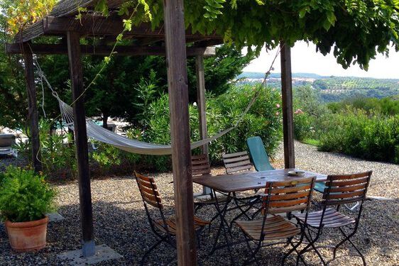 Toskana Landgut Agriturismo mit Pool und Meer- und Panoramablick meernah Ferienwohnung Sassicaia Terrasse