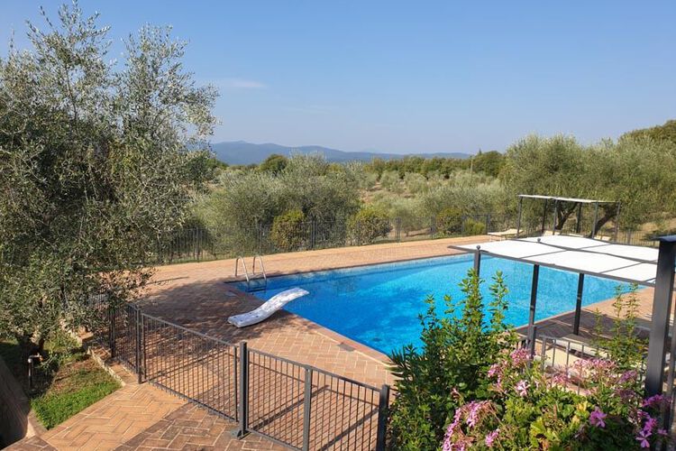 Toskana Ferienwohnung Minore im Agriturismo Casciano mit Pool und Val d'Orcia Panorama