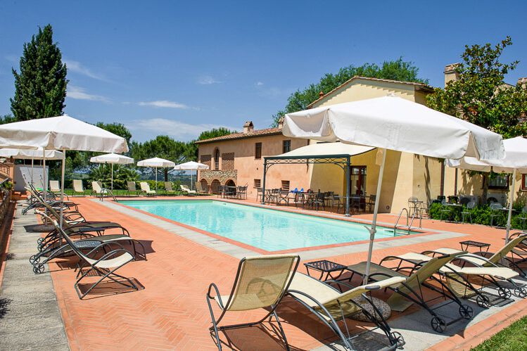 Ferienwohnung Germano Toskana Agriturismo Weingut Tenuta Sticciano mit Pool für Urlaub mit Kindern