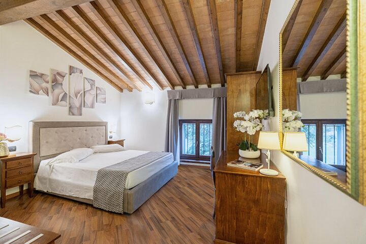 Hotel Villa Cariola mit Pool und Restaurant am Gardasee Ost-Seite Superior