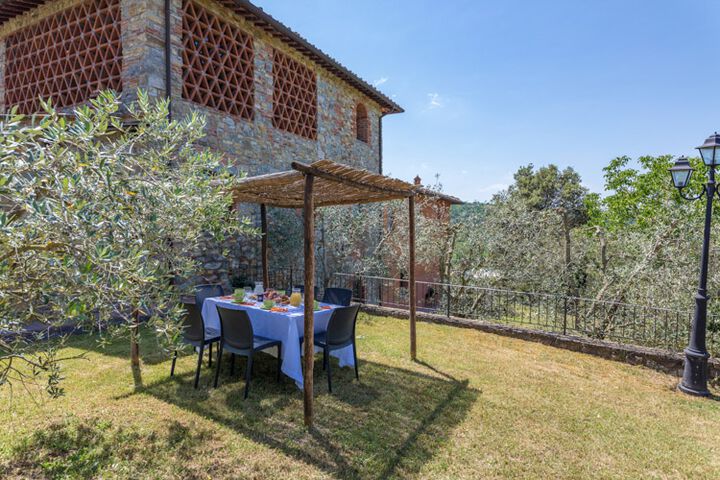 Ferienwohnung Fienile Casale Presciano Toskana Weingut mit Pool im Chianti Garten 4