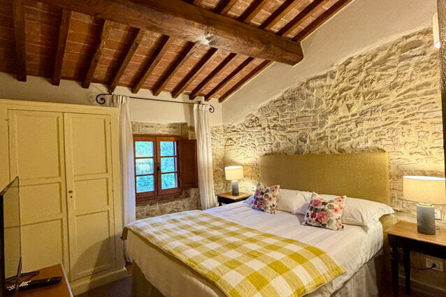 Borgo Doppelzimmer Classic Nr. 14B im Toskana Landgut Atmosfera mit Pool Bett
