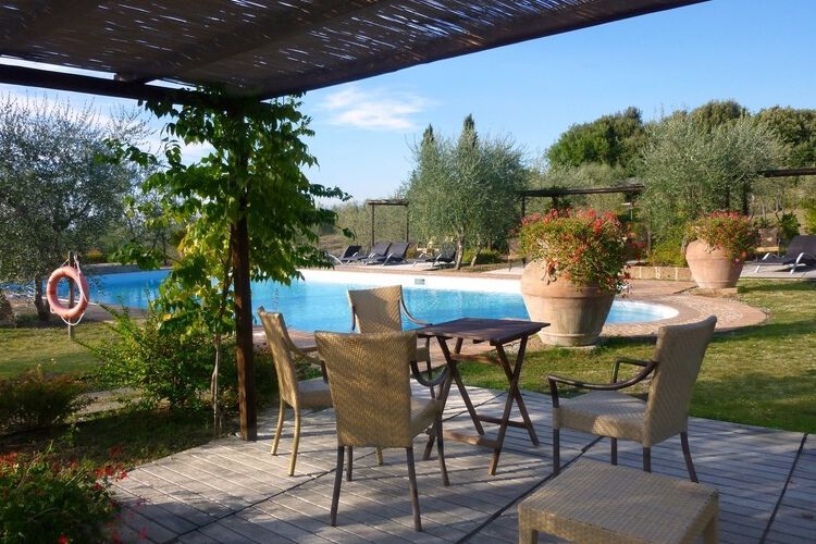 Toskana Ferienwohnung Orcio im Edel-Weingut mit Pool, Frühstück und Terrasse