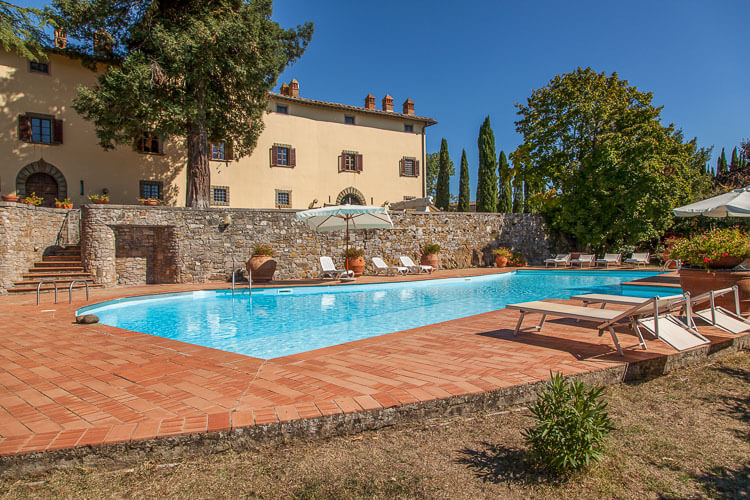 Doppelzimmer Superior Carraio Toskana Weingut La Vite im Chianti mit großem Pool und Restaurant