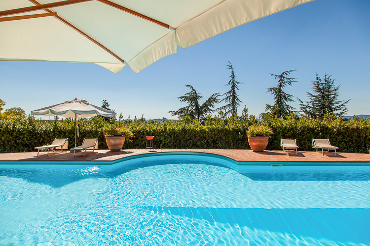 Doppelzimmer Classic Mugnaio Toskana Weingut La Vite im Chianti mit großem Pool und Restaurant