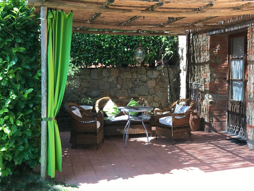 Ferienwohnung Corbezzolo Il Frantoio stilvolle Ferienwohnungen mit Pool, Urlaub zwischen Florenz und Siena Terrasse