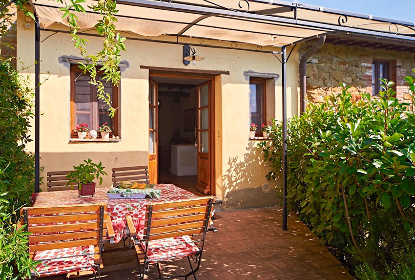 Ferienwohnung Papavero Il Frantoio stilvolle Ferienwohnungen mit Pool, Urlaub zwischen Florenz und Siena Terrasse