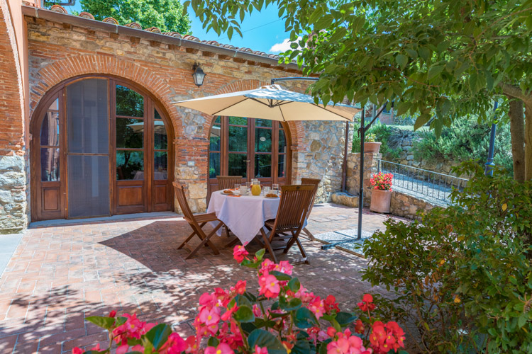 Ferienwohnung Logge Casale Presciano Toskana Weingut im Chianti mit Pool Terrasse 3