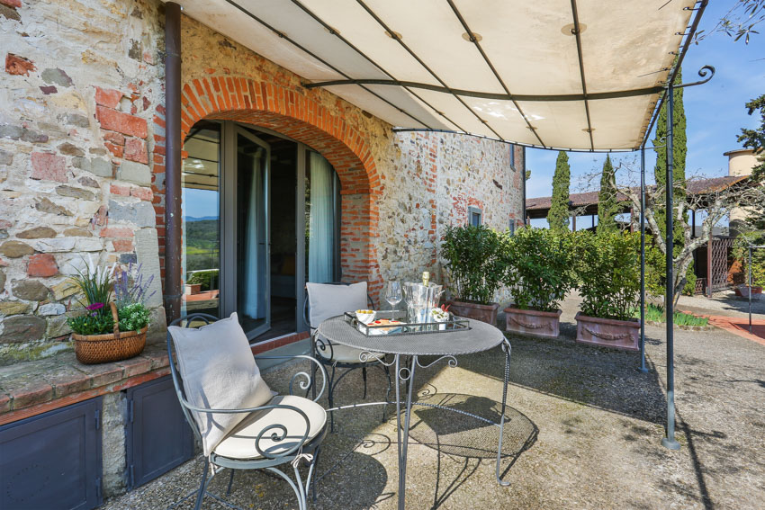 Ferienwohnung Legnaia Weingut Toskana Alla Jesolana Agriturismo mit Pool im Chianti bei Siena zweite Terrasse