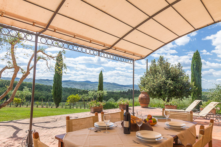 Ferienwohnung Olivi Toskana Alla Jesolana Agriturismo mit Pool Weingut im Chiant bei Siena Terrasse