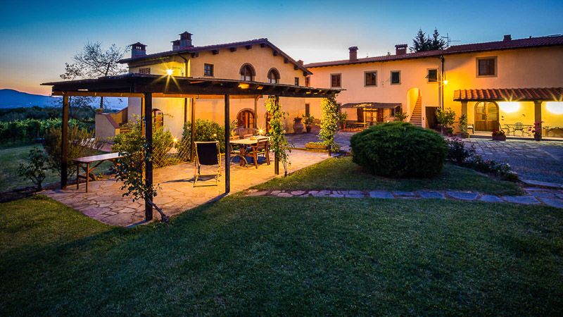 Ferienwohnung Frantoio Toskana Weingut Agriturismo Casentino mit Pool bei Florenz Abendstimmung