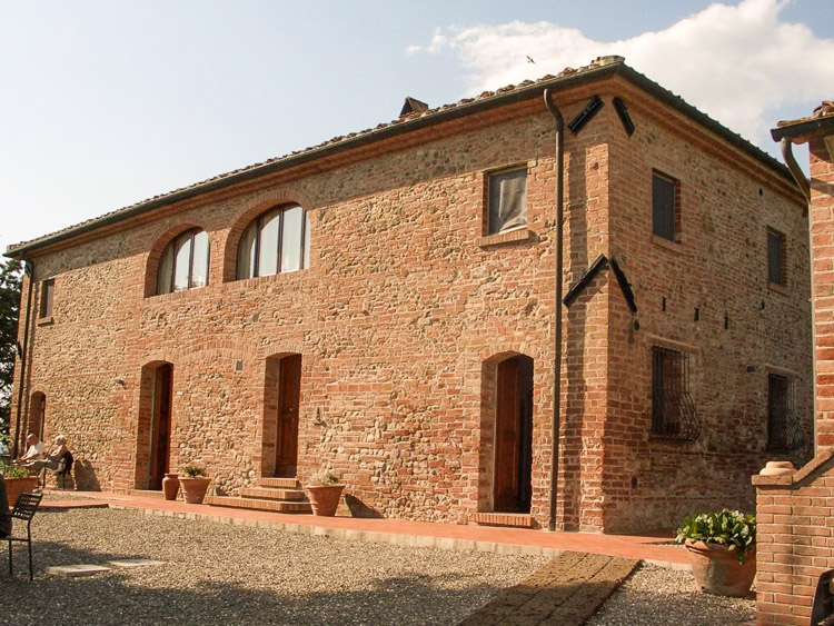 Toskana Agriturismo Il Massimo San Gimignano Pool kinderfreundlich Ferienwohnung Girasole Terrasse