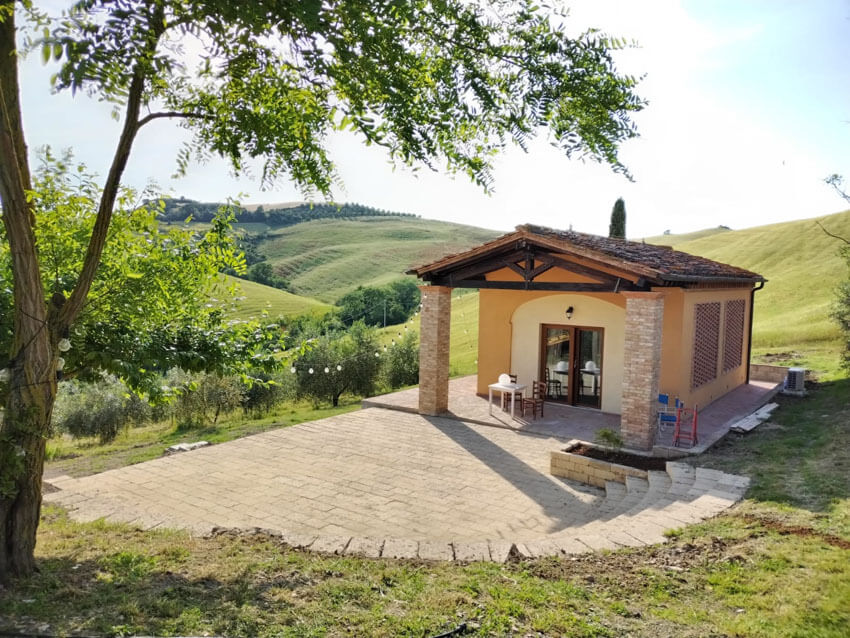 Häuschen Cipressina im Agriturismo Podere Campaini mit Blick auf Volterra und Pool Außenbereich