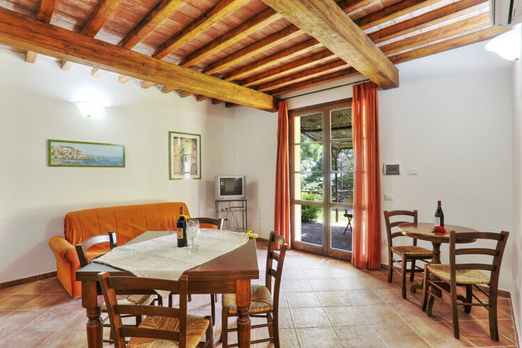 Toskana Ferienwohnung Nr. 20 im Borgo del Monte am Meer, Pool mit Ausblick