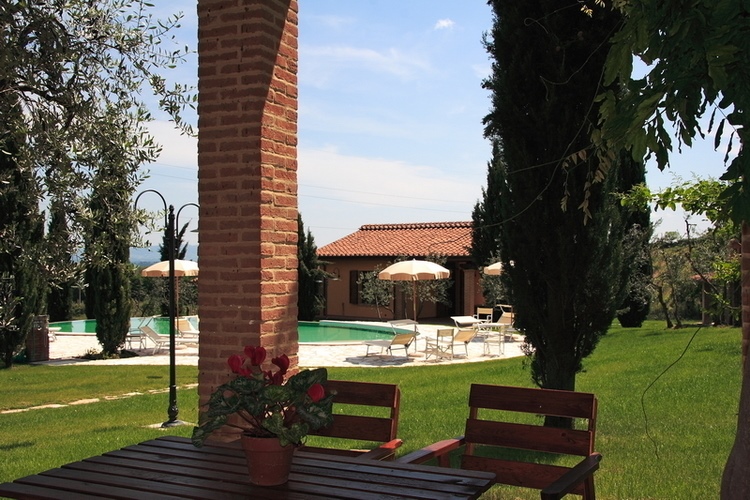 Ferienwohnung Frantoio im kinderfreundlichen Öko-Agriturismo Casa Graziosa mit Pool und eigener Terrasse